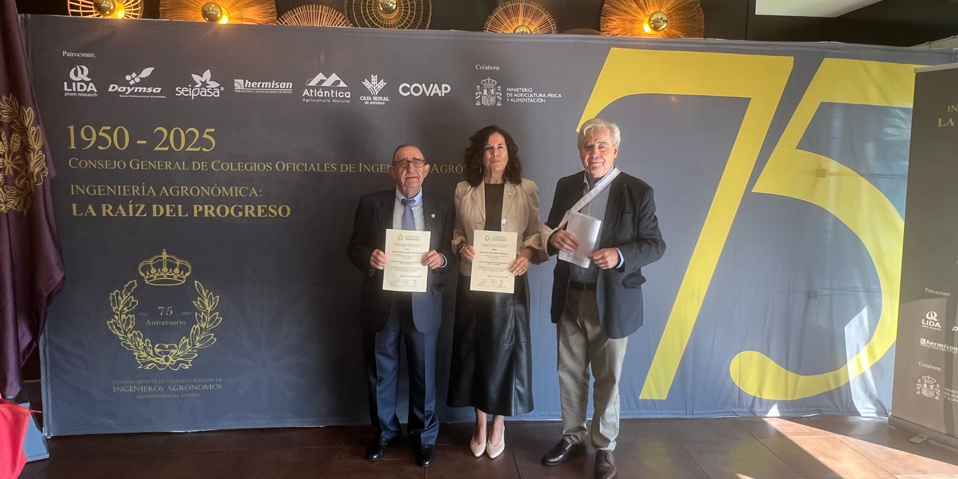 El Consejo General reconoce la trayectoria profesional de los colegiados María Victoria Muñoz, Pedro Santolaya y Alberto Mayordomo