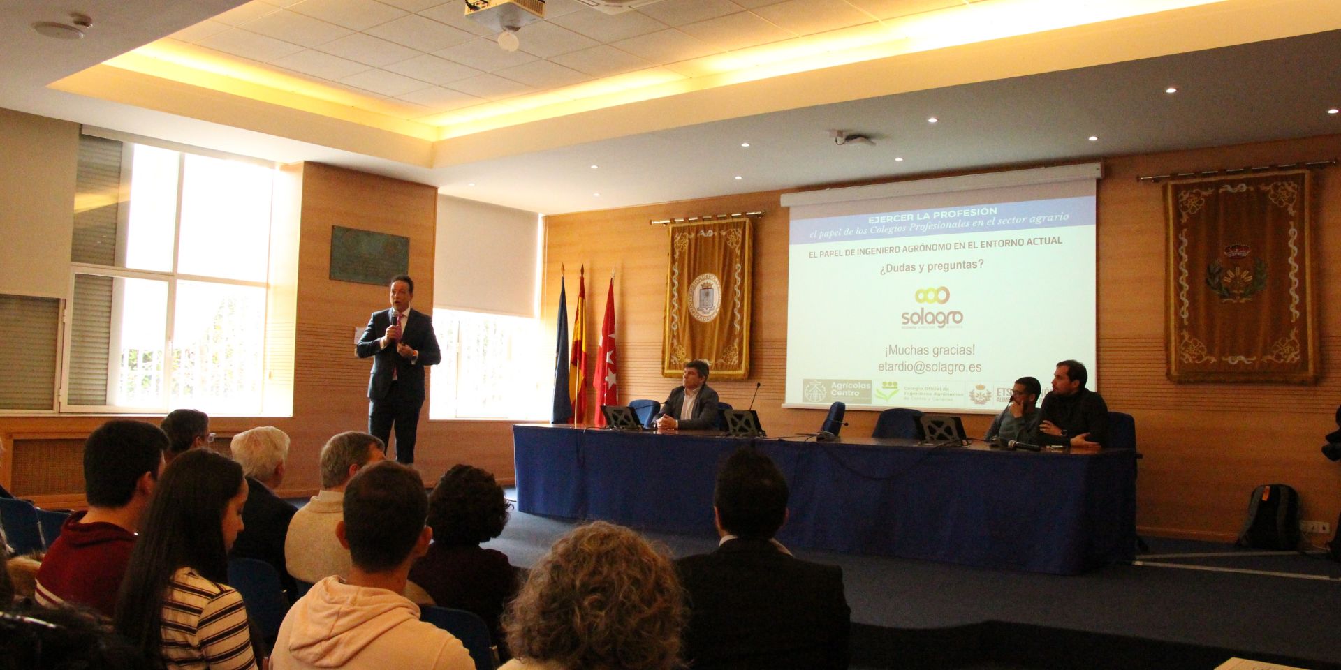 El Colegio de Agrónomos participamos en la jornada sobre ejercer la profesión y los colegios profesionales de la ETSIAAB