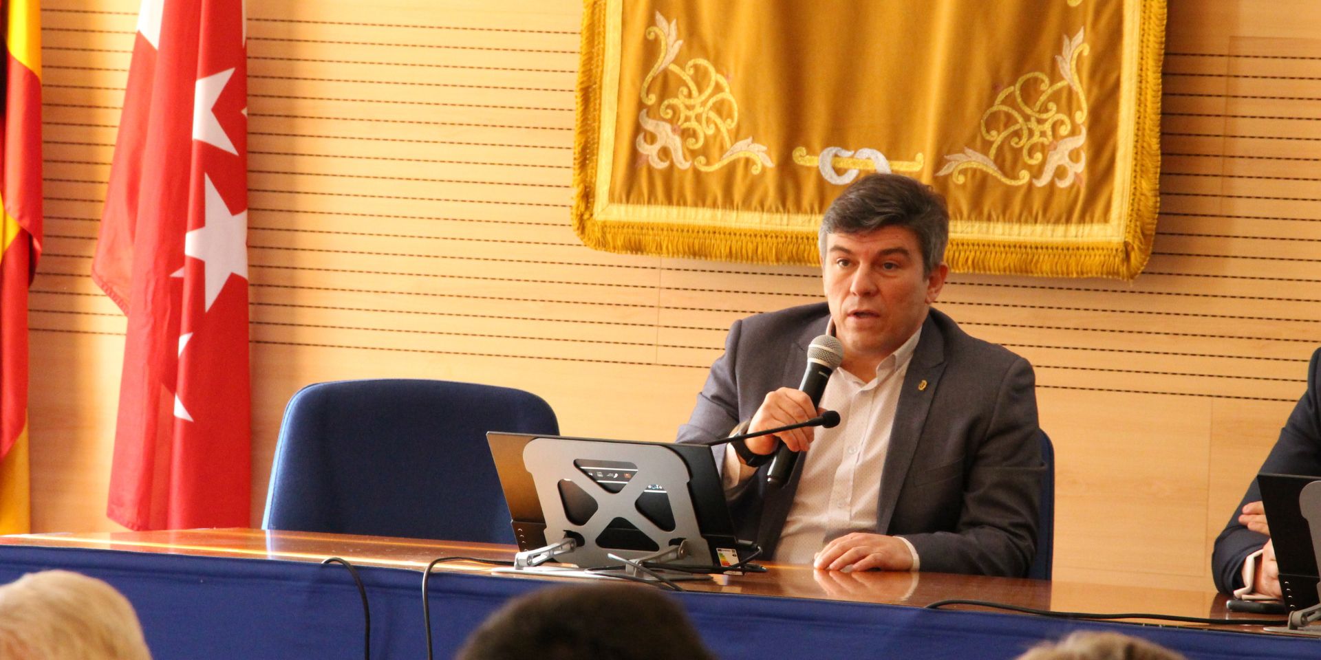 Participamos en la jornada sobre ejercer la profesión y los colegios profesionales de la ETSIAAB