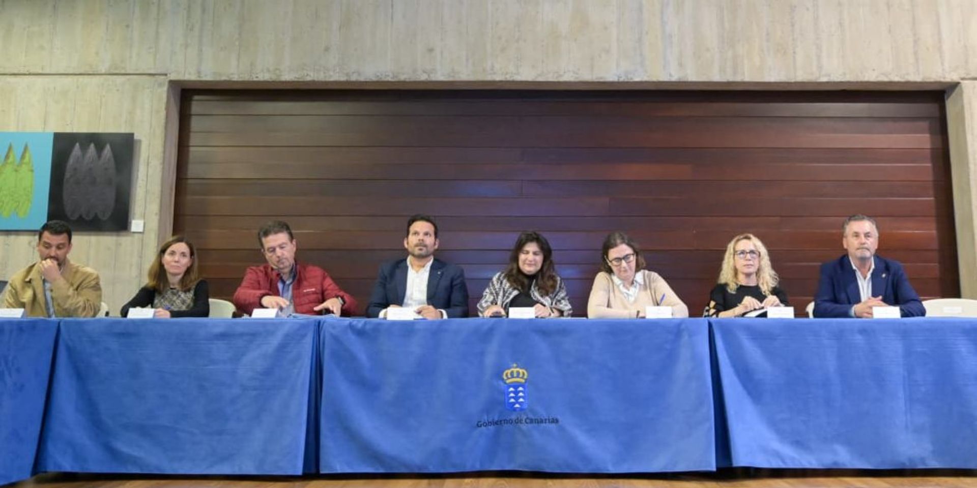 El Colegio participa en la Mesa de Agrovoltaica de Canarias para definir el futuro del modelo energético y agrario
