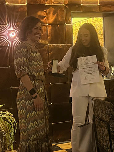 Raquel Ramos recibe Medalla de Plata del Colegio de Agrónomos