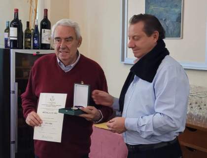 El exdiputado por Cuenca José Madero recibe la Medalla de Oro del Colegio de Agrónomos